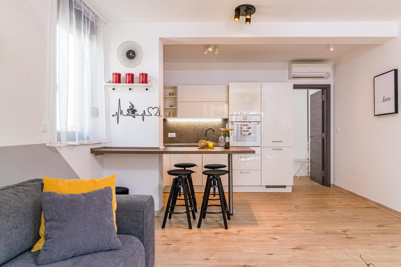 Apartment M****, New City Apartment + Parking Pula Exterior foto